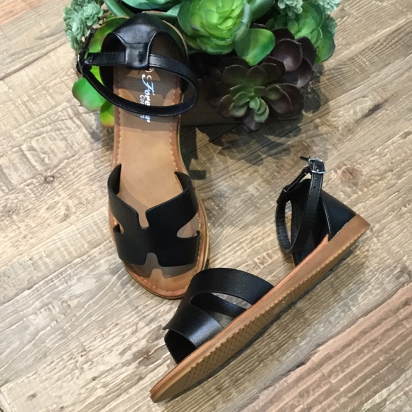 BETSY- Cut Out Strap Sandal - Picture 4 of 4